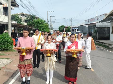 ทำบุญแห่เทียนเข้าพรรษา