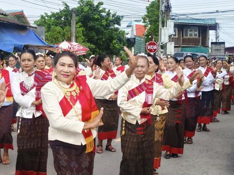 ทำบุญแห่เทียนเข้าพรรษา