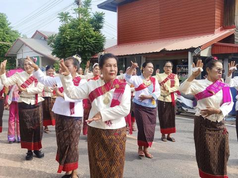 ทำบุญแห่เทียนเข้าพรรษา