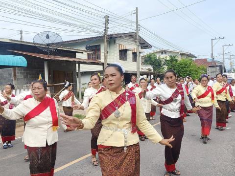 ทำบุญแห่เทียนเข้าพรรษา
