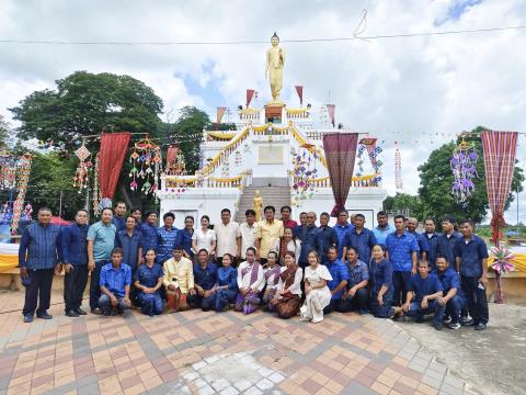 ประเพณีตักบาตรบนหลังช้างและนมัสการพระพุทธรูปใหญ่