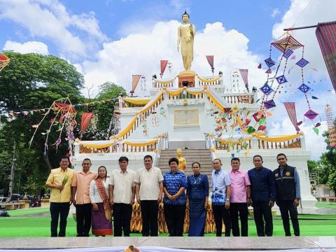 ประเพณีตักบาตรบนหลังช้างและนมัสการพระพุทธรูปใหญ่