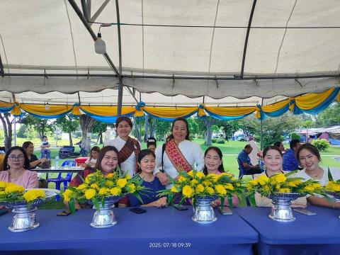 ประเพณีตักบาตรบนหลังช้างและนมัสการพระพุทธรูปใหญ่